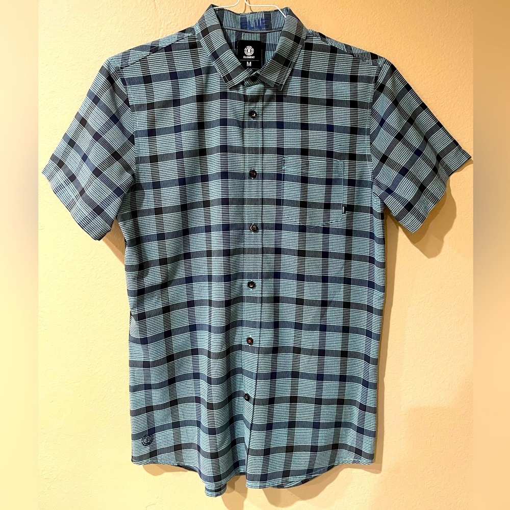 Men’s Element Short Sleeve Plaid Shirt. Size M. Blue